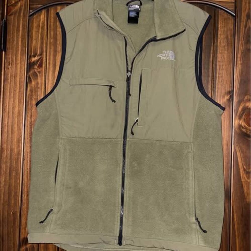 Large Men’s The North Face Fleece Vest Green